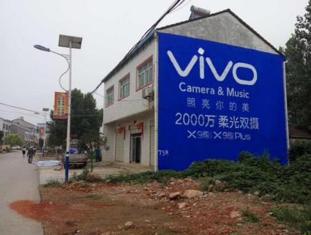  卫辉刷墙广告和喷绘墙体广告哪个效果好？